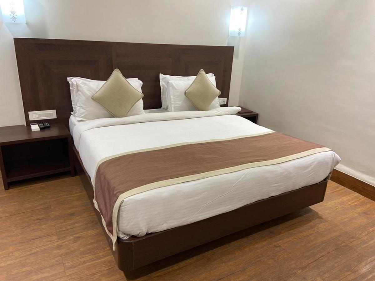 Chryso Hotels Pvt Ltd Ankleshwar Eksteriør billede