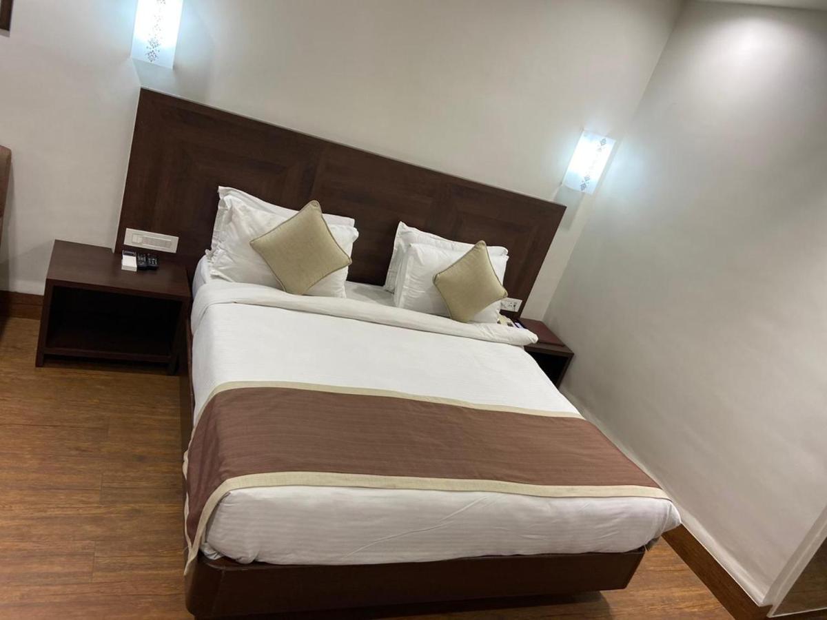 Chryso Hotels Pvt Ltd Ankleshwar Eksteriør billede