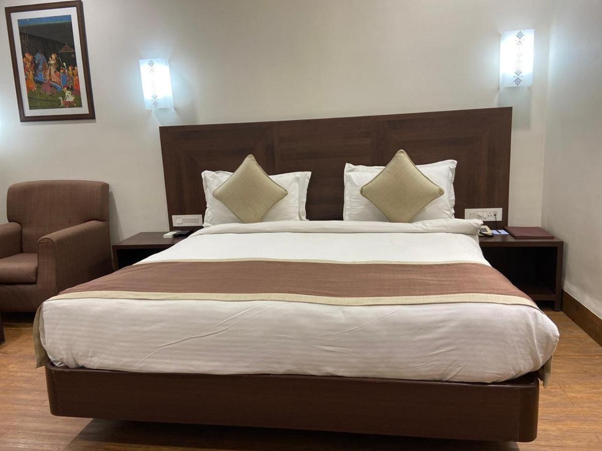 Chryso Hotels Pvt Ltd Ankleshwar Eksteriør billede