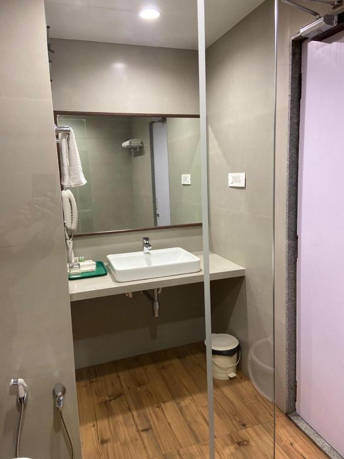 Chryso Hotels Pvt Ltd Ankleshwar Eksteriør billede