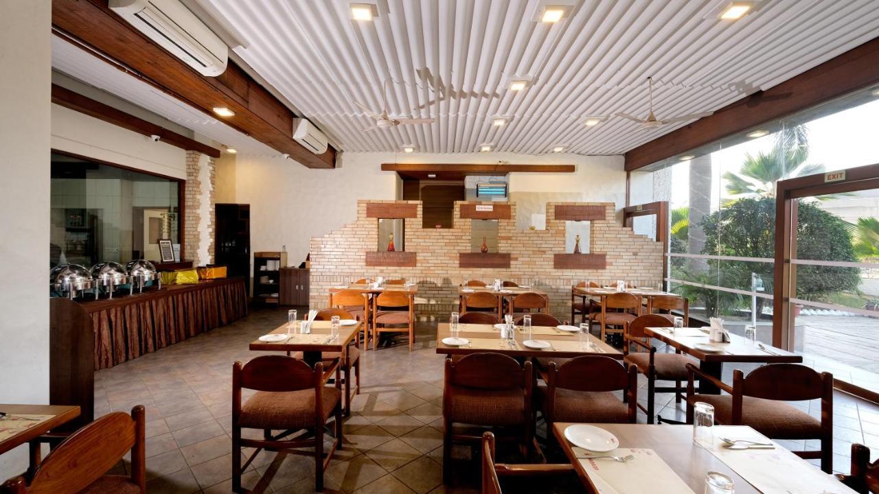 Chryso Hotels Pvt Ltd Ankleshwar Eksteriør billede