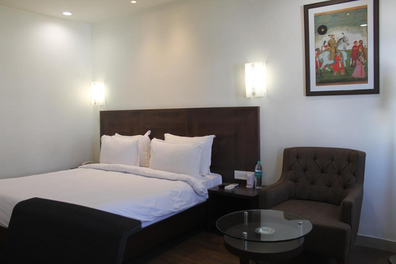 Chryso Hotels Pvt Ltd Ankleshwar Eksteriør billede