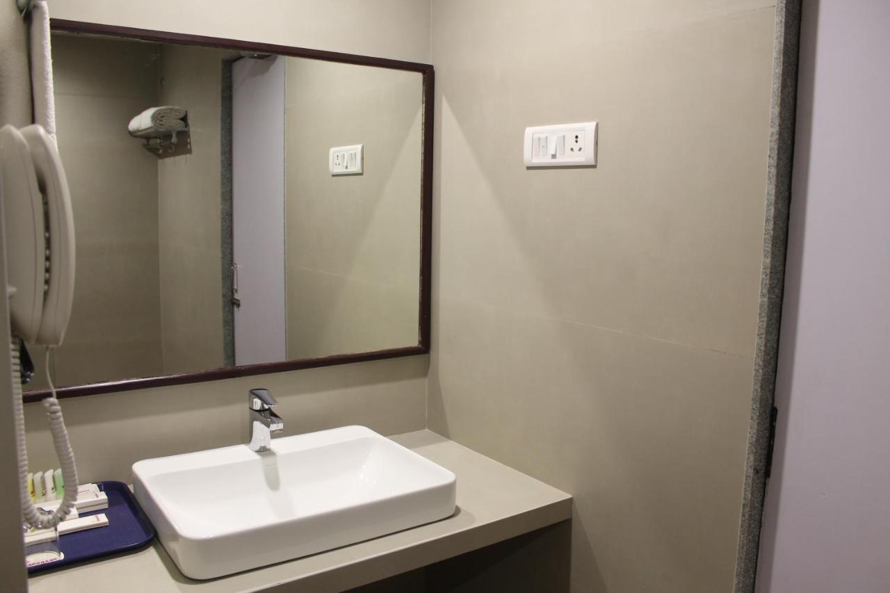 Chryso Hotels Pvt Ltd Ankleshwar Eksteriør billede
