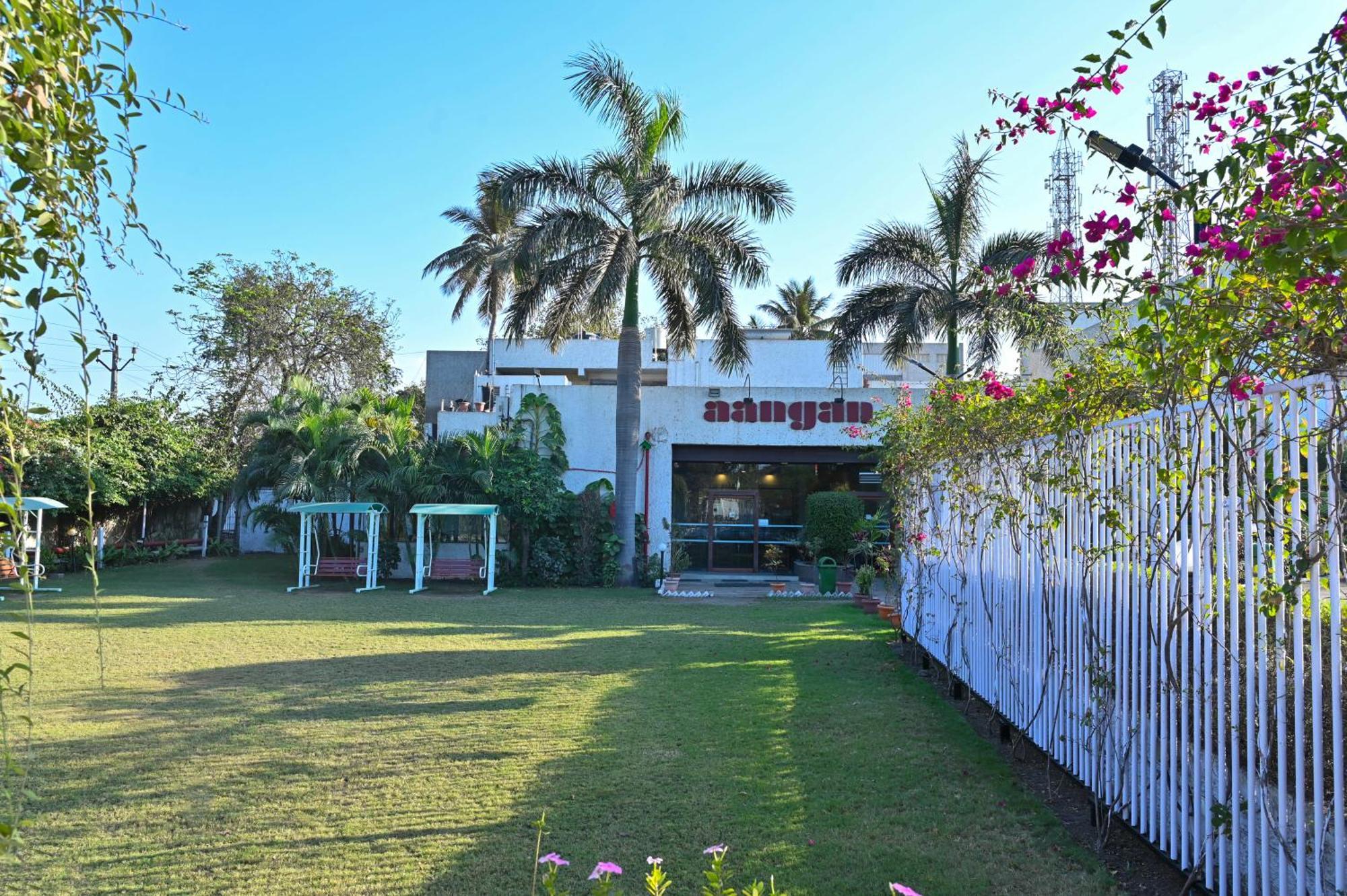 Chryso Hotels Pvt Ltd Ankleshwar Eksteriør billede