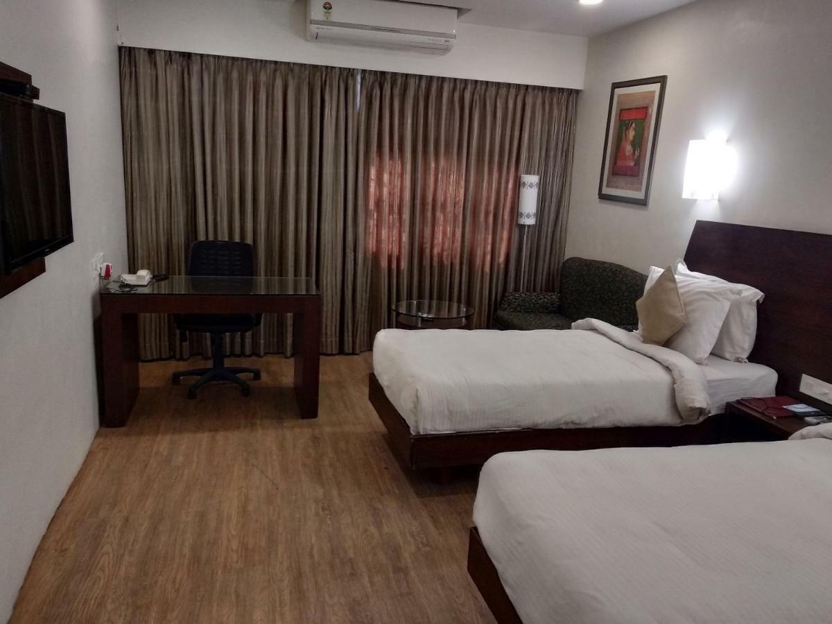 Chryso Hotels Pvt Ltd Ankleshwar Eksteriør billede