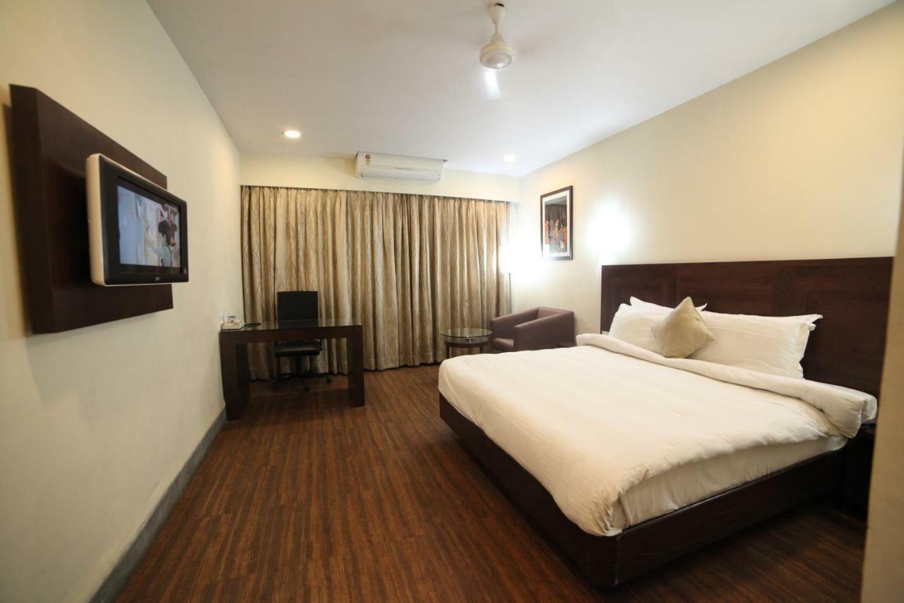Chryso Hotels Pvt Ltd Ankleshwar Eksteriør billede