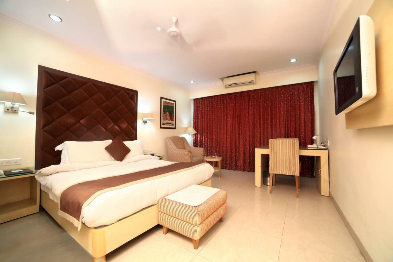 Chryso Hotels Pvt Ltd Ankleshwar Eksteriør billede